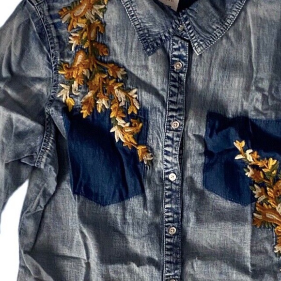 Reba Nwy Chambray Country Charm Floral Embroidered Button Down Shirt Small S - Picture 2 of 4